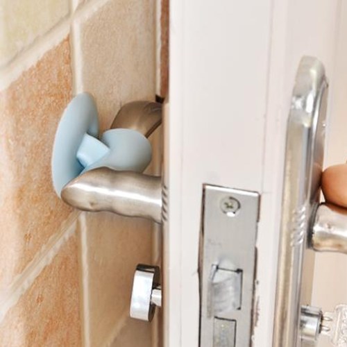 Anti-noise silicone door handle