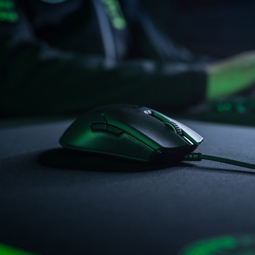 ماوس ألعاب سلكي من Razer Viper بقوة 16000 نقطة في البوصة RGB ماوس كمبيوتر PAW3390 مستشعر بصري 60 جرام كابل SpeedFlex خفيف الوزن DPI على اللوحة نظام أضواء كروما للتخزين باللون الأسود