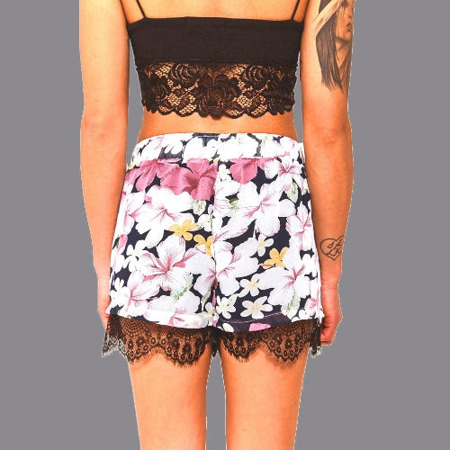 New Fashion Women Shorts Floral Print Elastic Mid Waist Lace Hem Slim Casual Boho Beach Wear Black