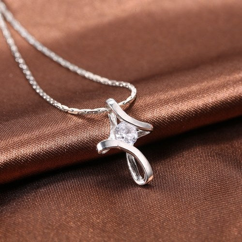 Fashion Alloy Clavicle Chain Twisted Cross Diamond Pendant Necklace for Women Jewelry